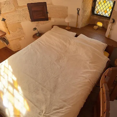 Сasa de vacaciones Romantic Tower For Two With Private Pool Saint-Maime-de-Pereyol